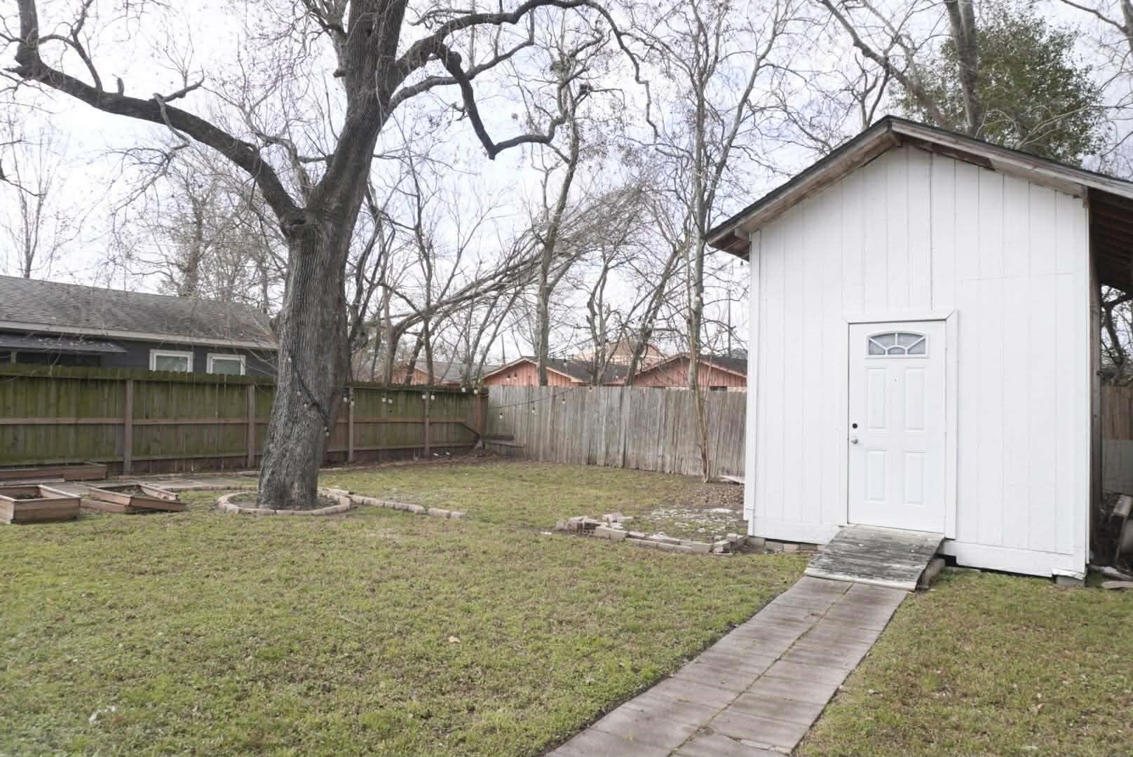 7916 Comal Street Houston, TX 77051 - Photo 4 of 21 a view of a backyard of the house