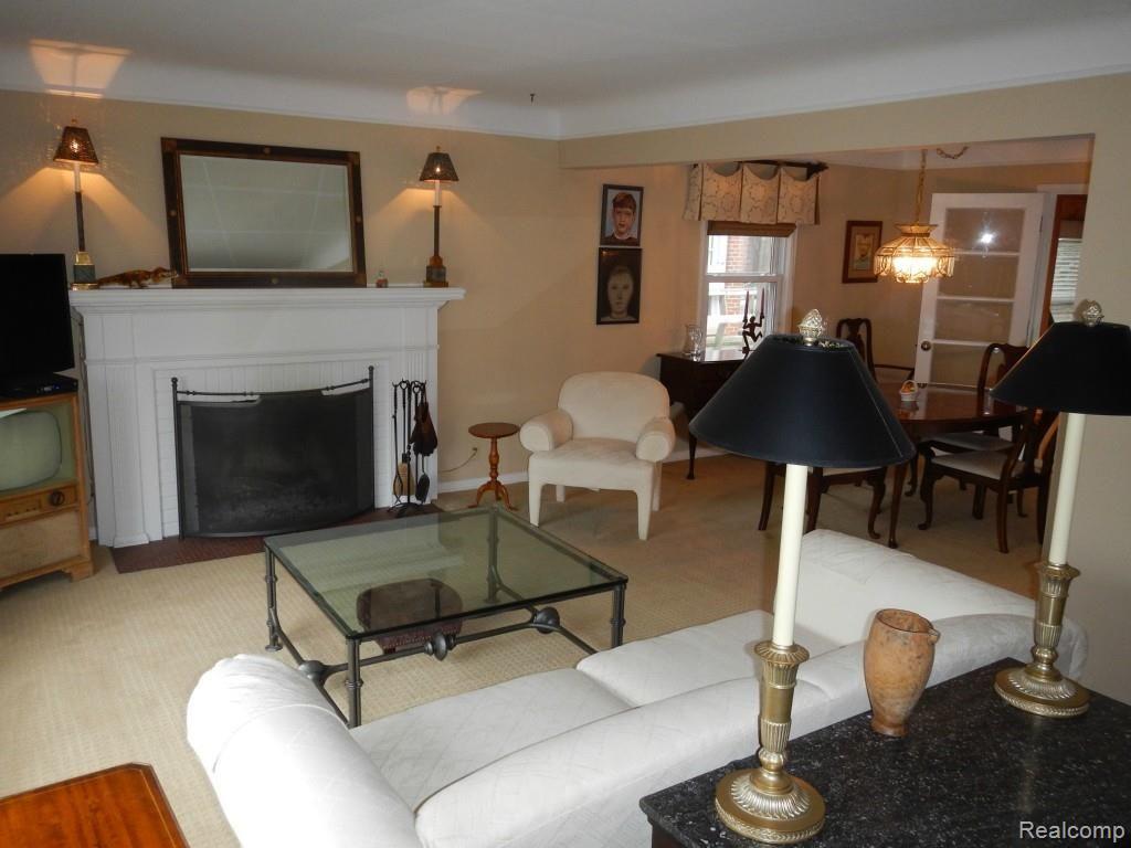 1383 Whittier Road Grosse Pointe, MI 48230 - Photo 4 of 18 DSCN0057.jpg