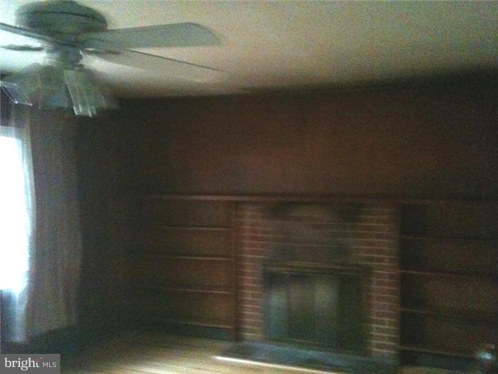 40 Hinchman Road Medford, NJ 08055 - Photo 3 of 13 Living Room