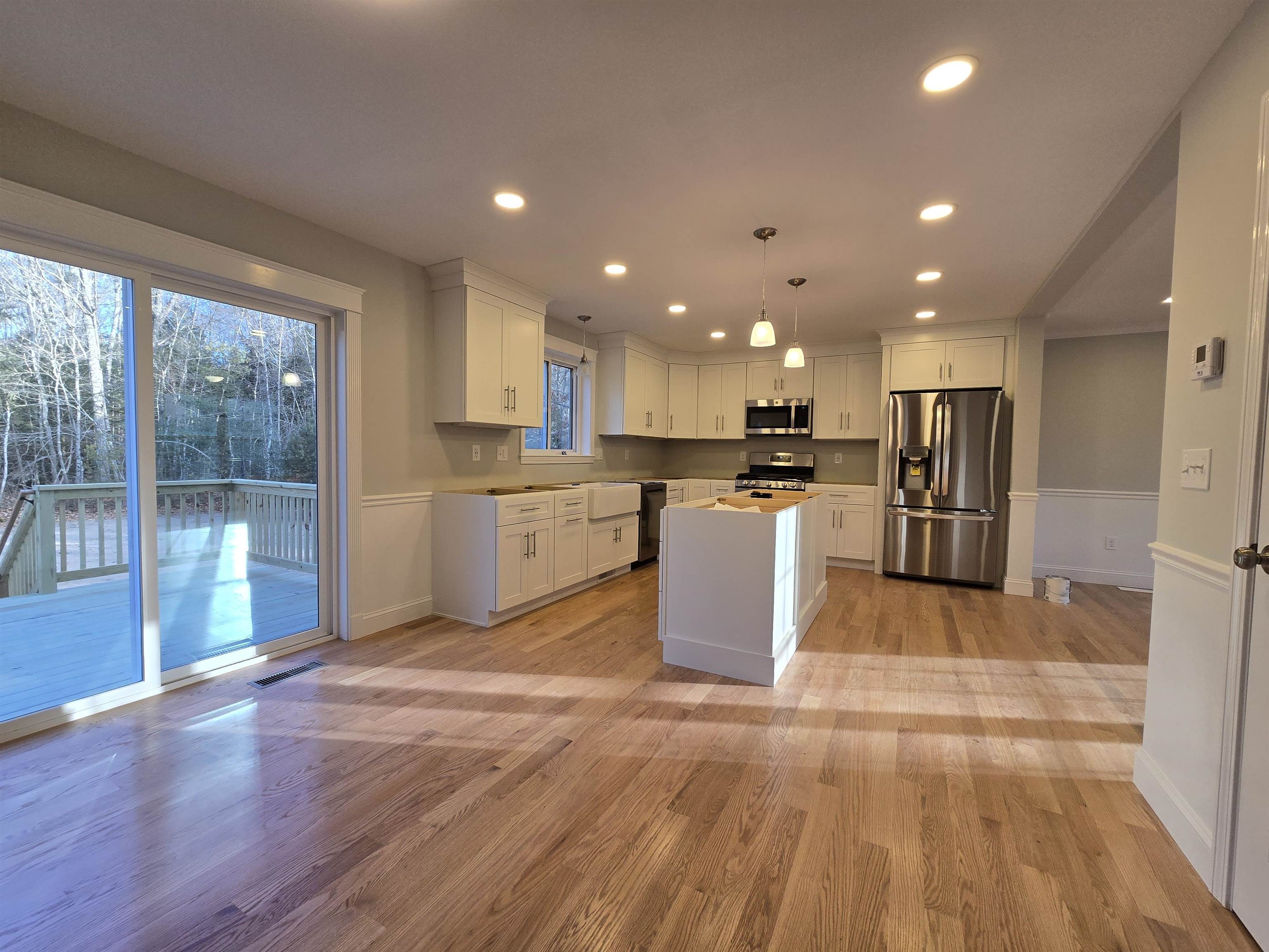21 Dow Road Epsom, NH 03234 - Photo 2 of 15