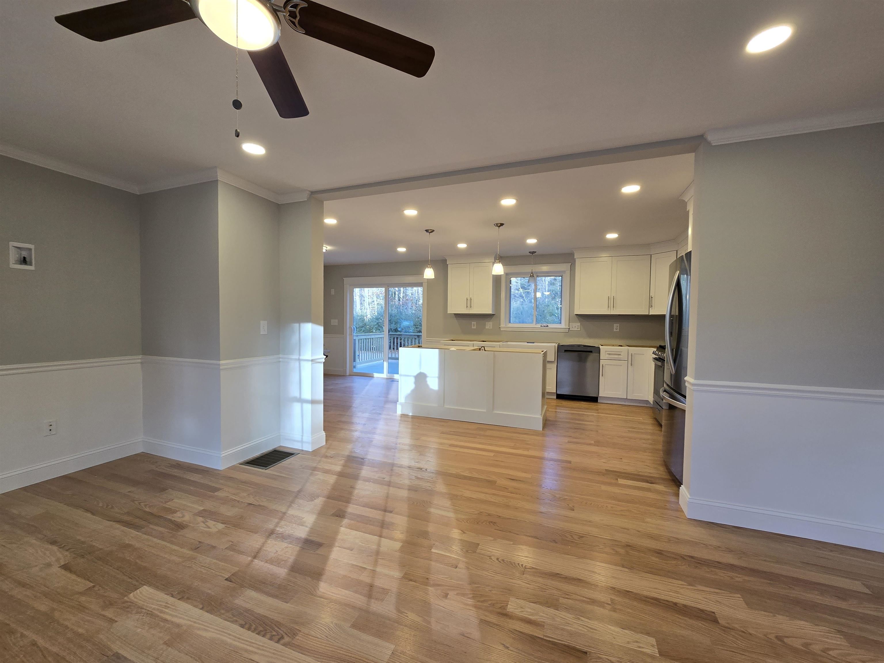 21 Dow Road Epsom, NH 03234 - Photo 3 of 15
