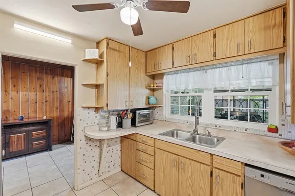 $389,000 | 930 North Amelia Avenue, DeLand, FL 32724