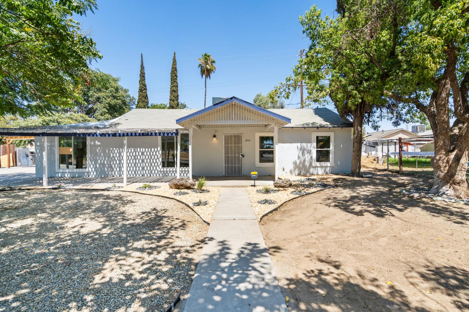 1554 West Thomas Avenue Fresno, CA 93728 - Photo 1 of 33