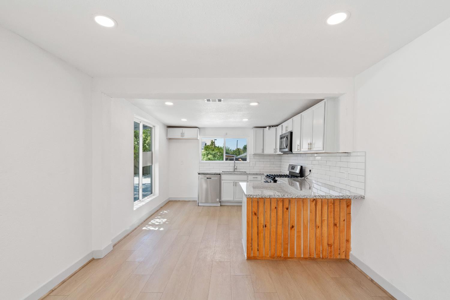 1554 West Thomas Avenue Fresno, CA 93728 - Photo 11 of 33