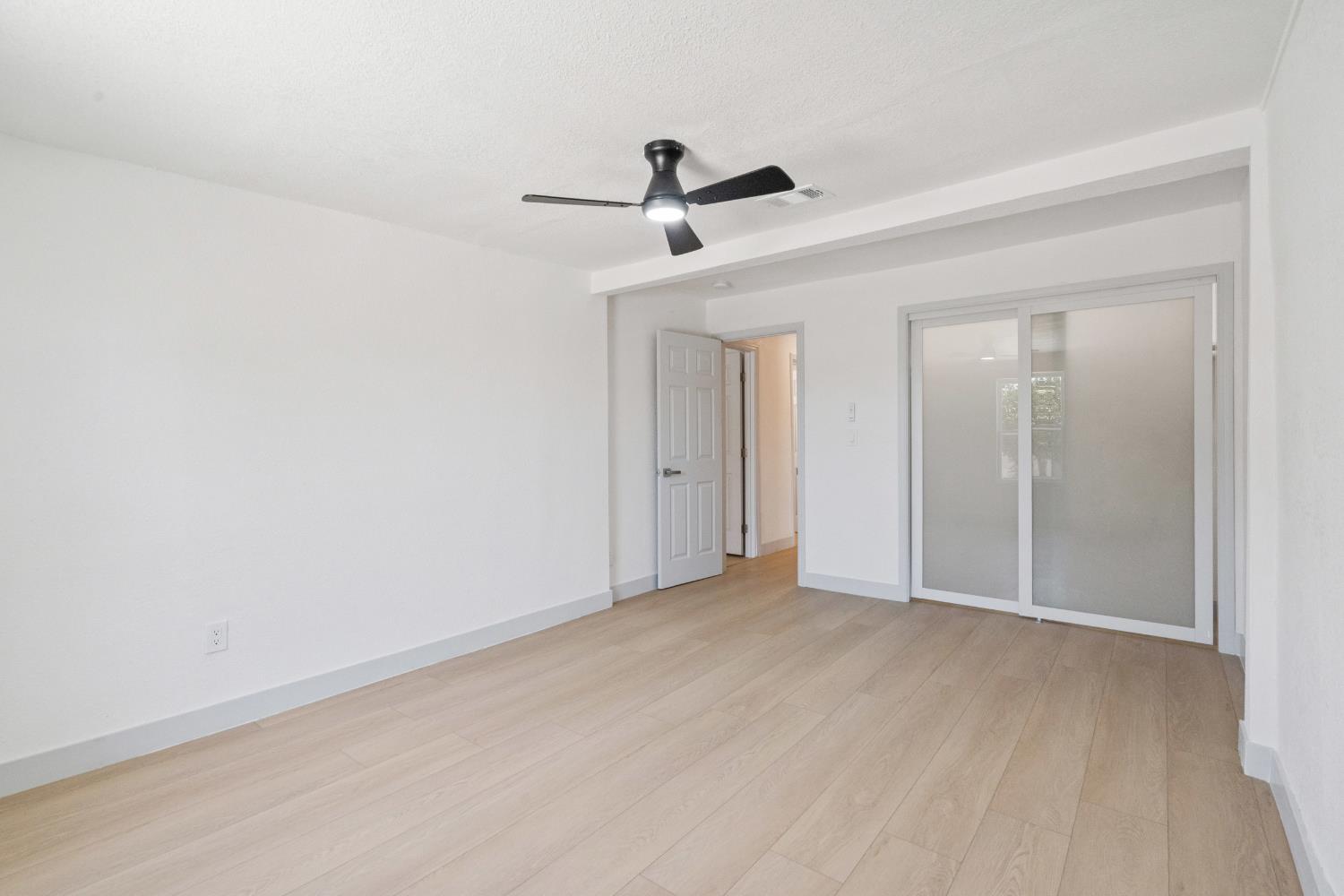 1554 West Thomas Avenue Fresno, CA 93728 - Photo 16 of 33