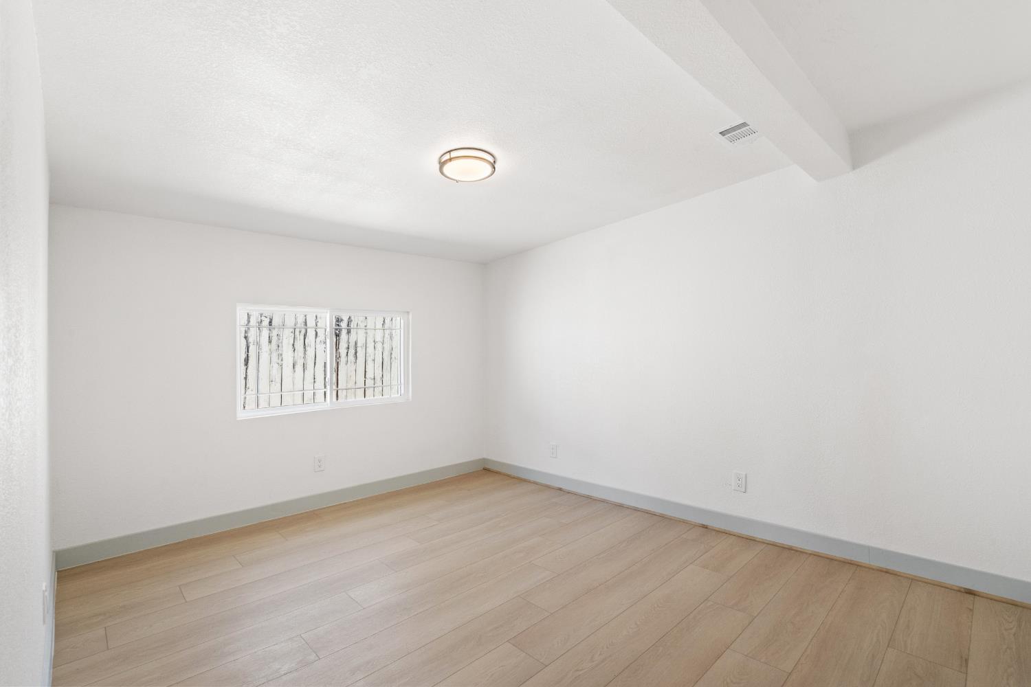 1554 West Thomas Avenue Fresno, CA 93728 - Photo 23 of 33