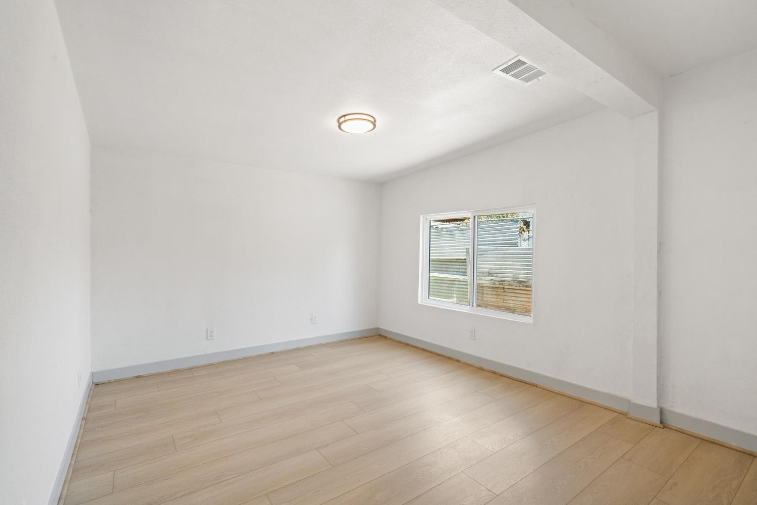 1554 West Thomas Avenue Fresno, CA 93728 - Photo 26 of 33