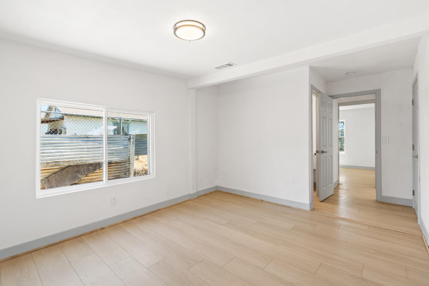 1554 West Thomas Avenue Fresno, CA 93728 - Photo 27 of 33