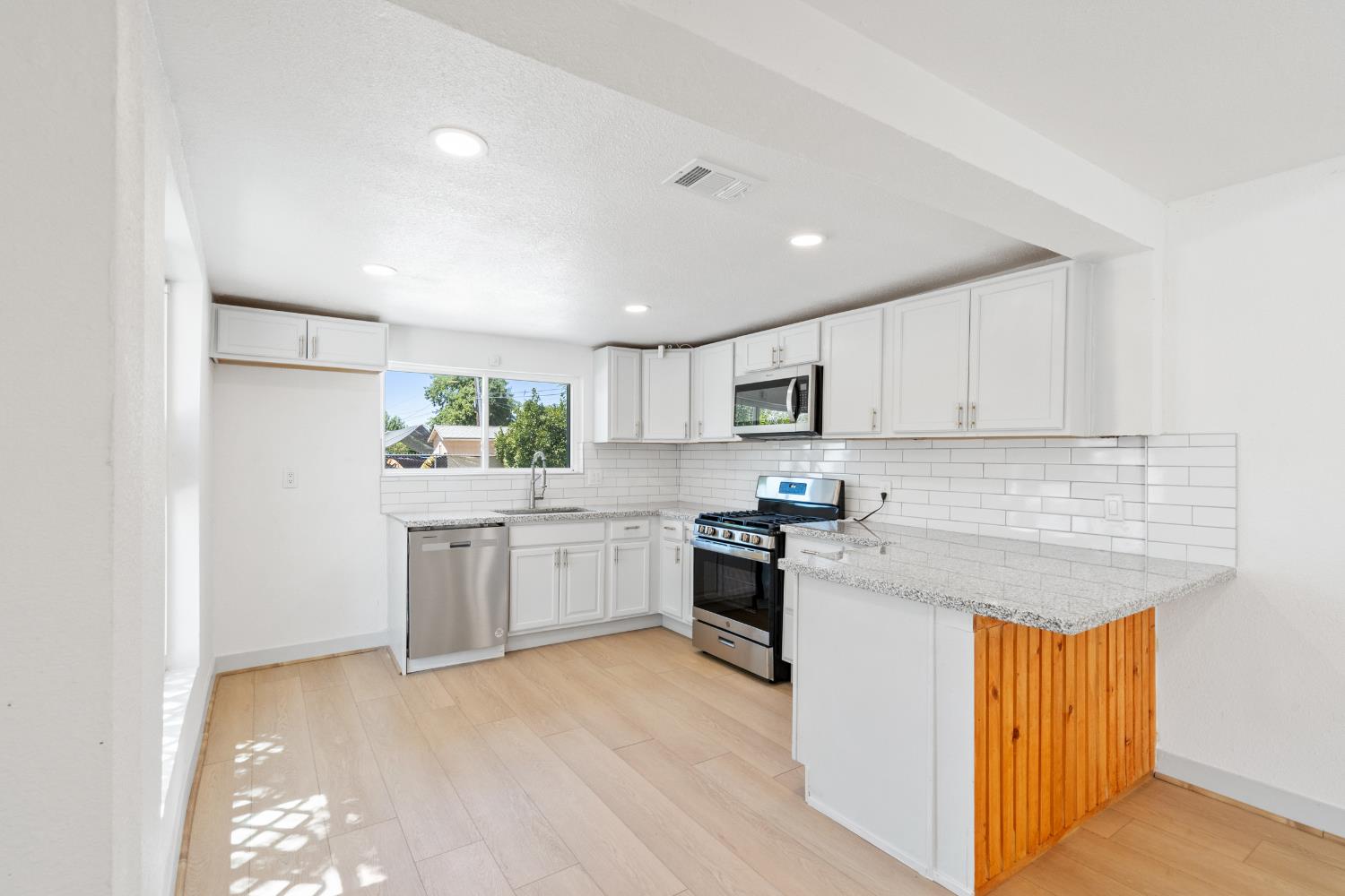 1554 West Thomas Avenue Fresno, CA 93728 - Photo 10 of 33