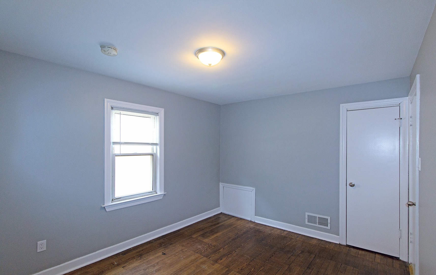 7535 West 58th Place Summit, IL 60501 - Photo 15 of 34 a view of an empty room with wooden floor and a window