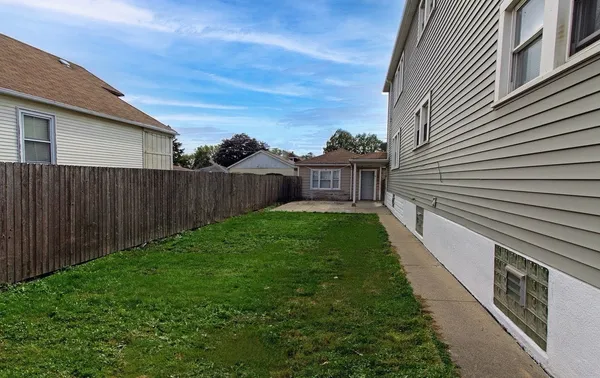 $419,000 | 7535 West 58th Place, Summit, IL 60501