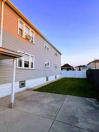 $419,000 | 7535 West 58th Place, Summit, IL 60501