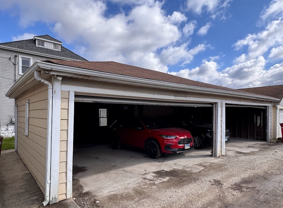 7535 West 58th Place Summit, IL 60501 - Photo 28 of 34 a view of a car garage