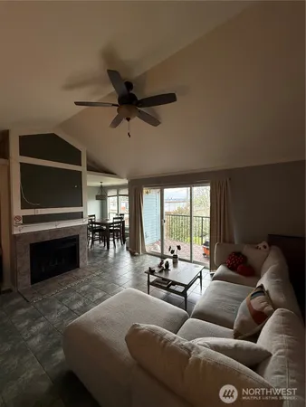 $2,300 | 625 North Jackson Avenue, Unit B42, Tacoma, WA 98406