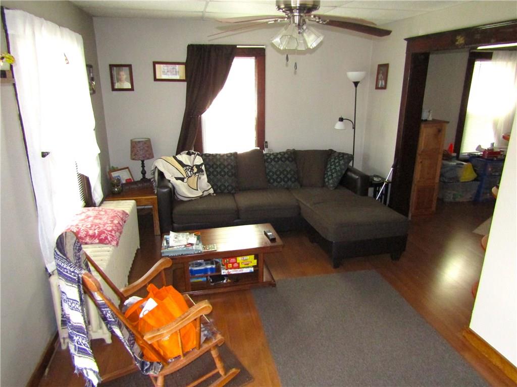 405 Ruxton Street Pittsburgh, PA 15211 - Photo 4 of 11 Living room