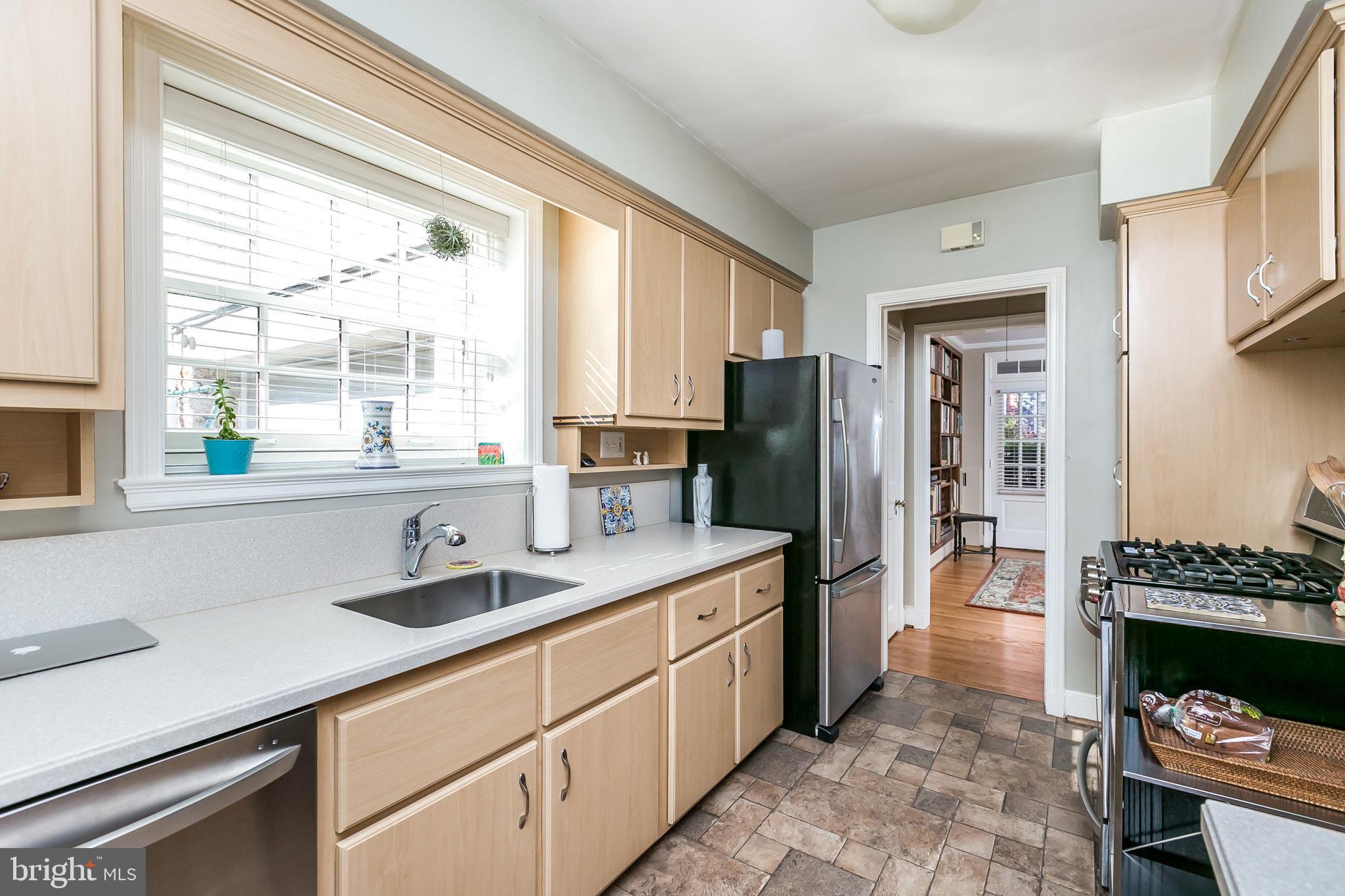 5402 Springlake Way Baltimore, MD 21212 - Photo 11 of 39
