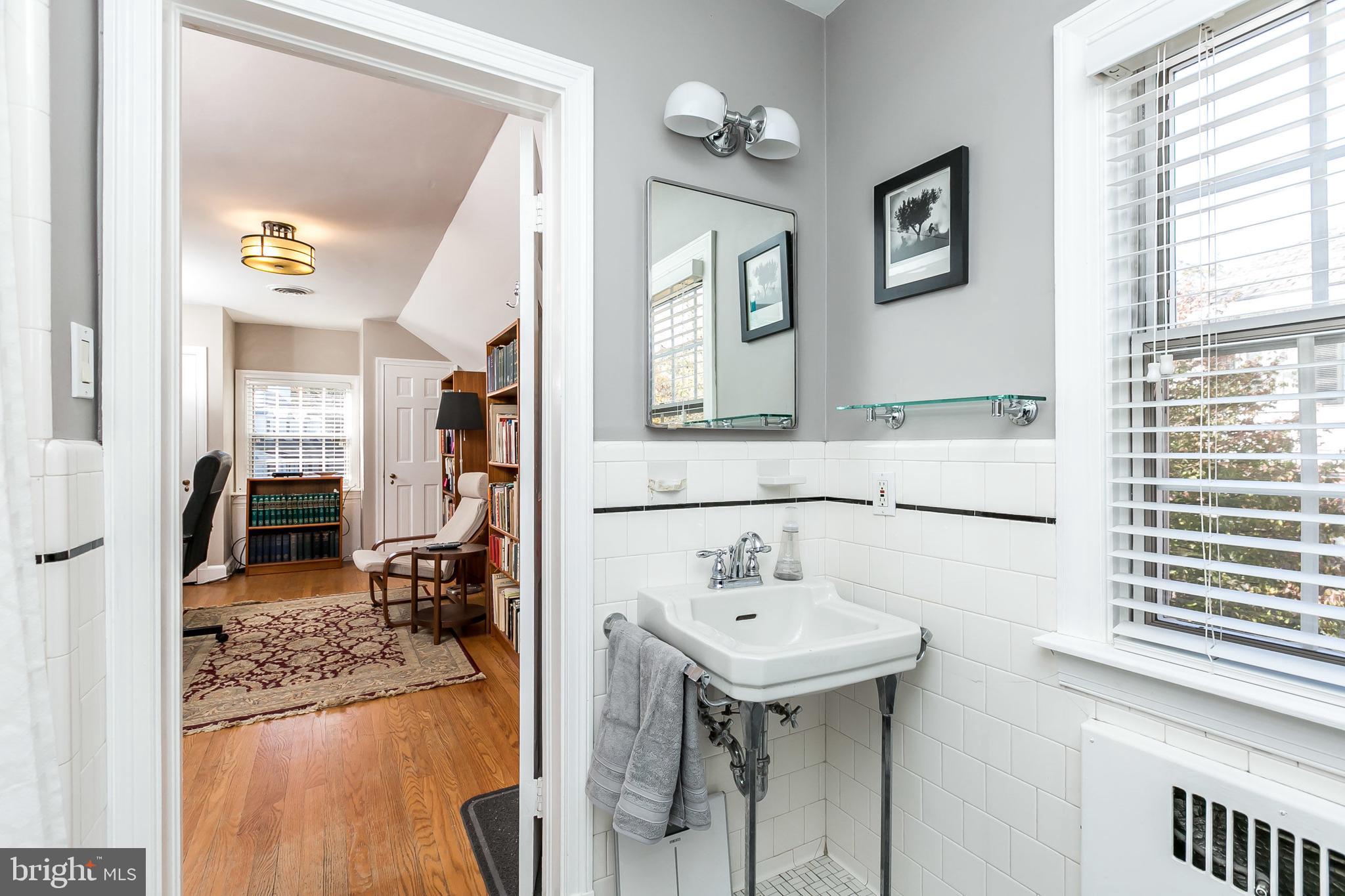 5402 Springlake Way Baltimore, MD 21212 - Photo 21 of 39