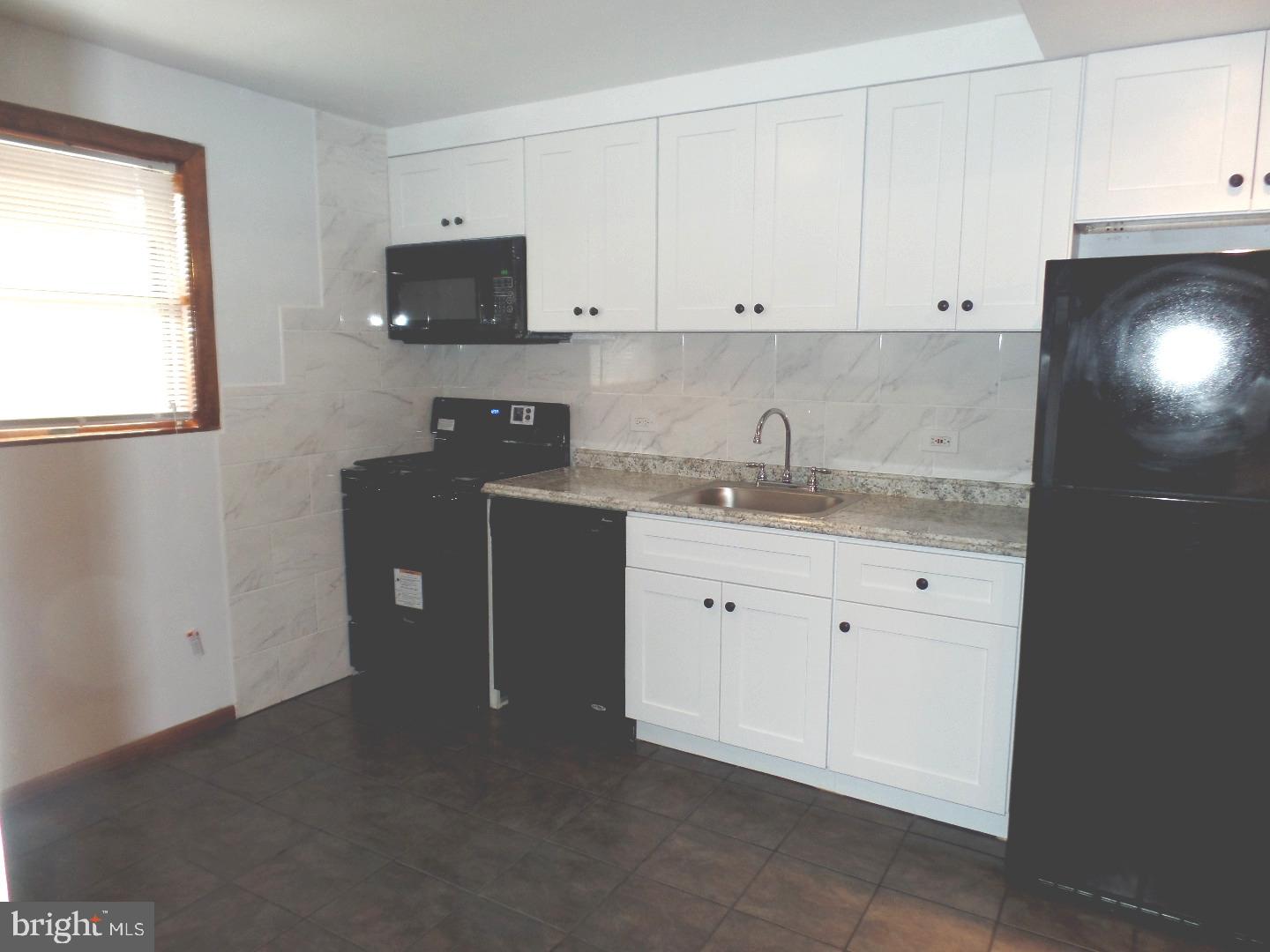 5656 Miriam Road Philadelphia, PA 19124 - Photo 5 of 23 Kitchen