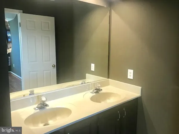 $2,750 | 6847 Malton Court, Centreville, VA 20121