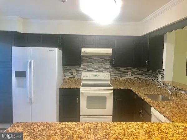 $2,750 | 6847 Malton Court, Centreville, VA 20121