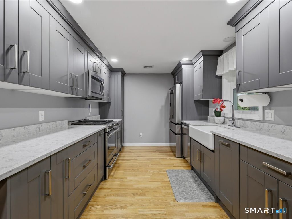 161 Deerfield Ridge Drive Groton, CT 06355 - Photo 14 of 37