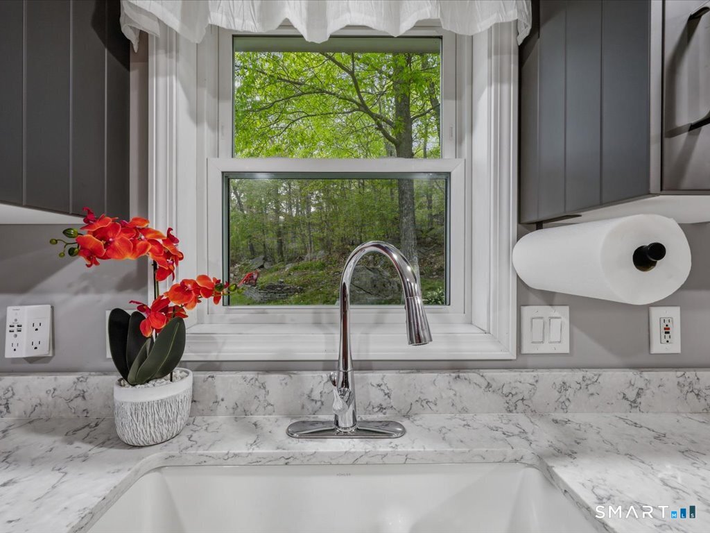 161 Deerfield Ridge Drive Groton, CT 06355 - Photo 17 of 37