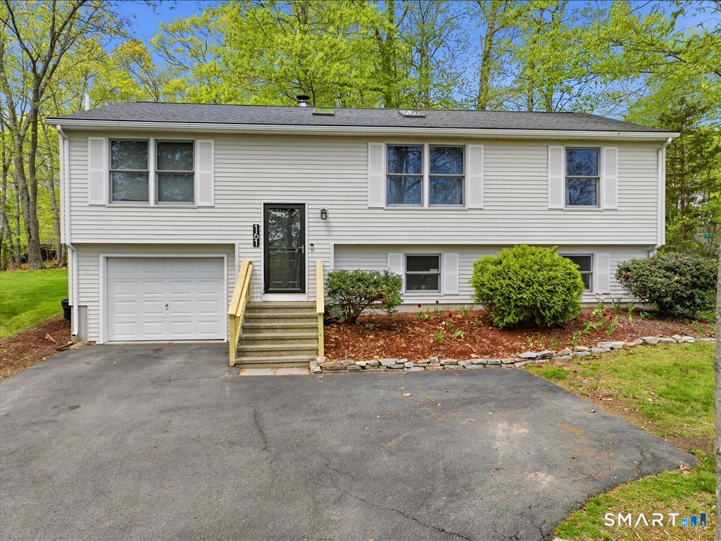 161 Deerfield Ridge Drive Groton, CT 06355 - Photo 2 of 37