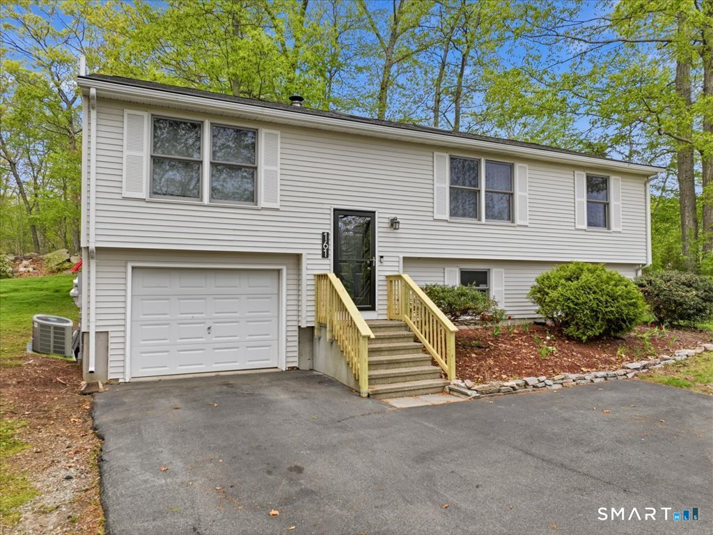 161 Deerfield Ridge Drive Groton, CT 06355 - Photo 3 of 37
