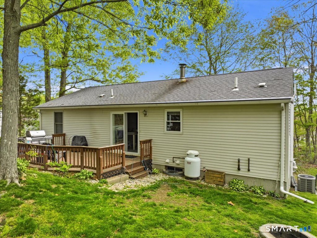 161 Deerfield Ridge Drive Groton, CT 06355 - Photo 4 of 37