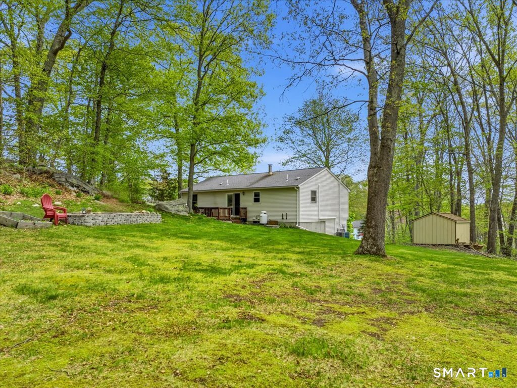 161 Deerfield Ridge Drive Groton, CT 06355 - Photo 5 of 37