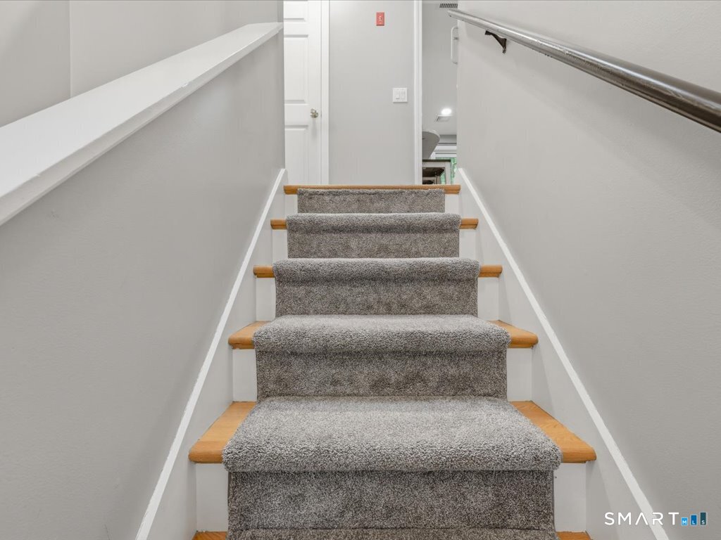 161 Deerfield Ridge Drive Groton, CT 06355 - Photo 7 of 37