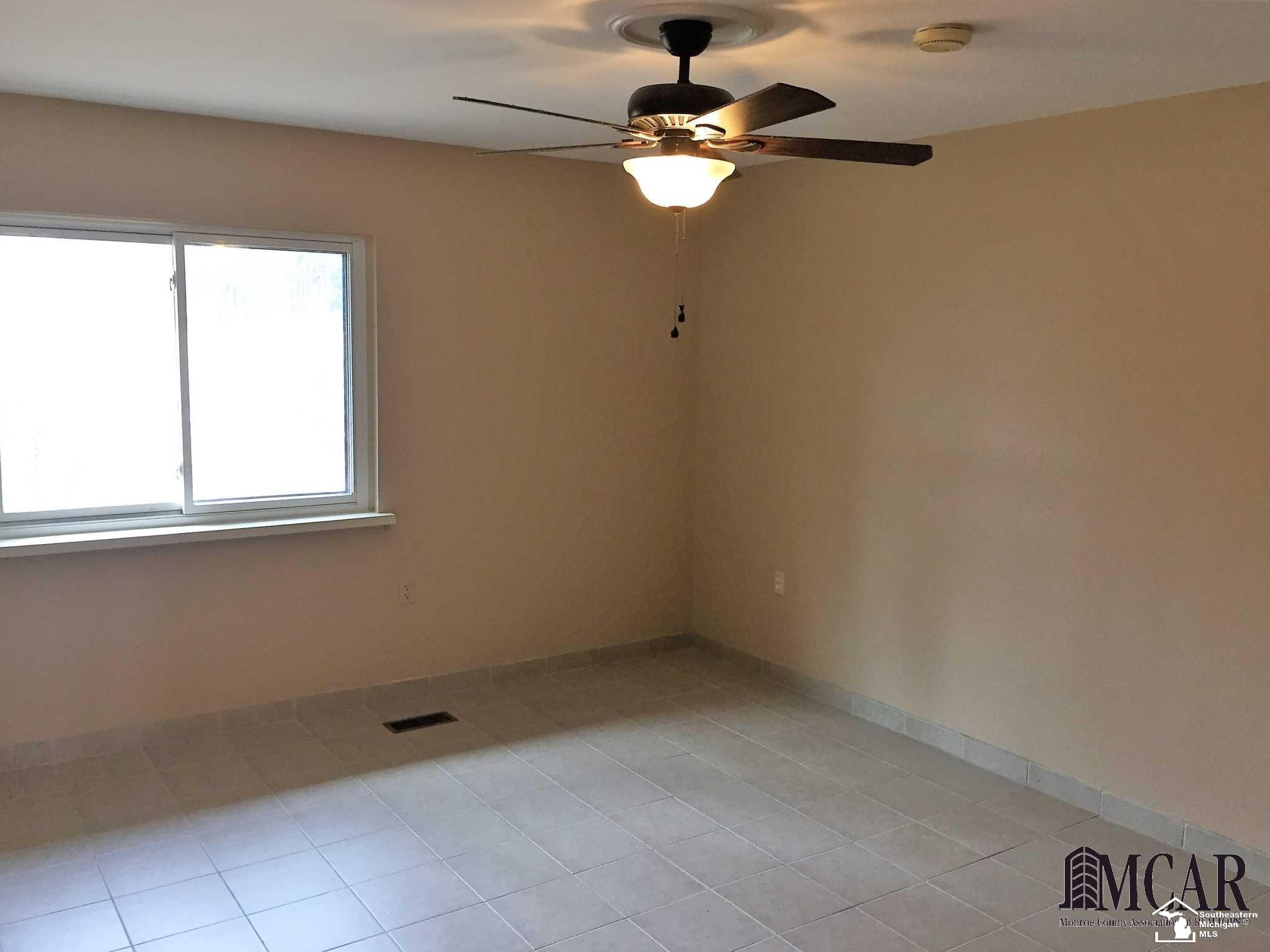 28545 Nieman Road New Boston, MI 48164 - Photo 12 of 20