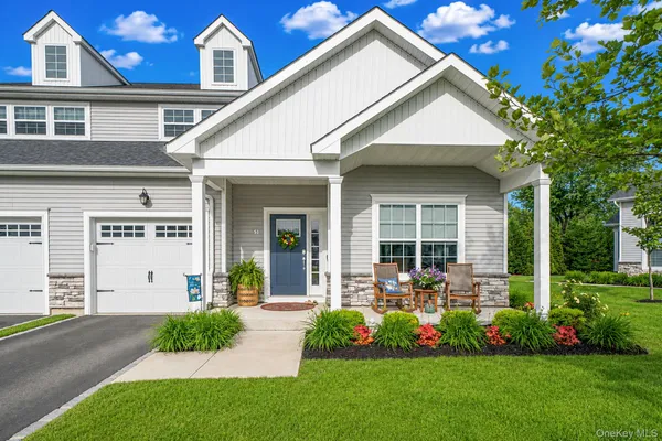 $1,085,000 | 51 Farm Acre Circle, Mount Sinai, NY 11766