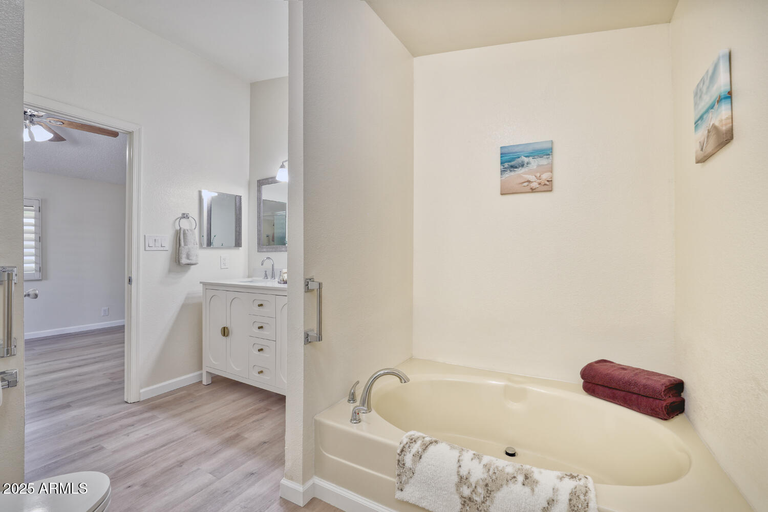 3901 East Pinnacle Peak Road, Unit 339 Phoenix, AZ 85050 - Photo 16 of 21 Primary Bathroom