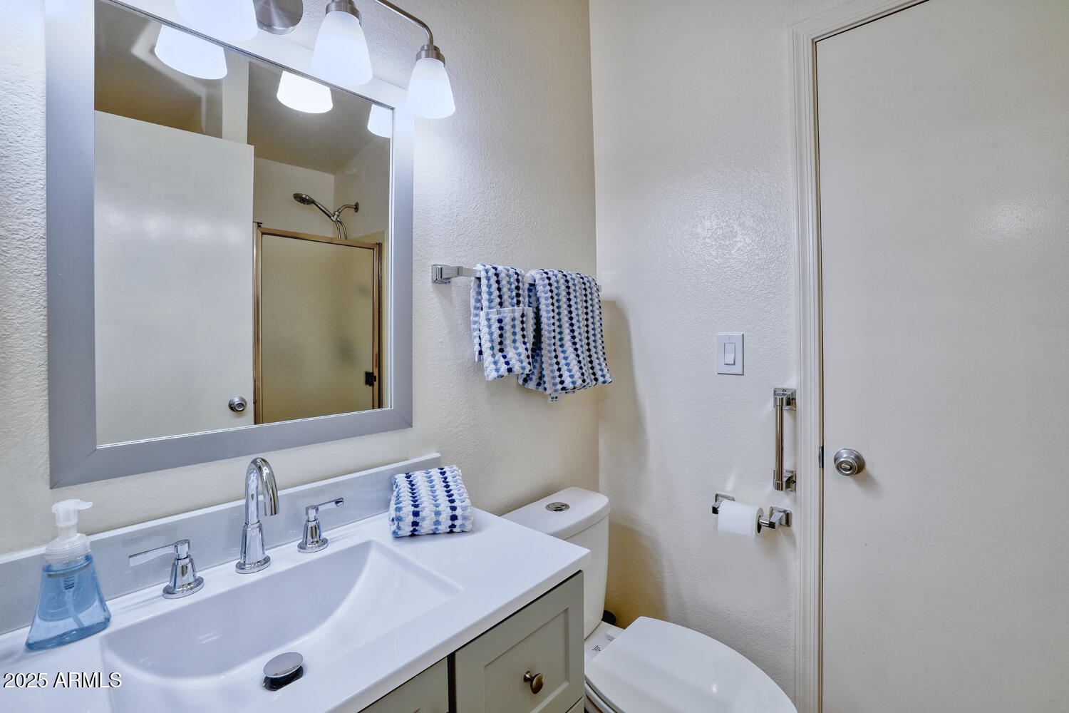 3901 East Pinnacle Peak Road, Unit 339 Phoenix, AZ 85050 - Photo 19 of 21 Hall Bathroom