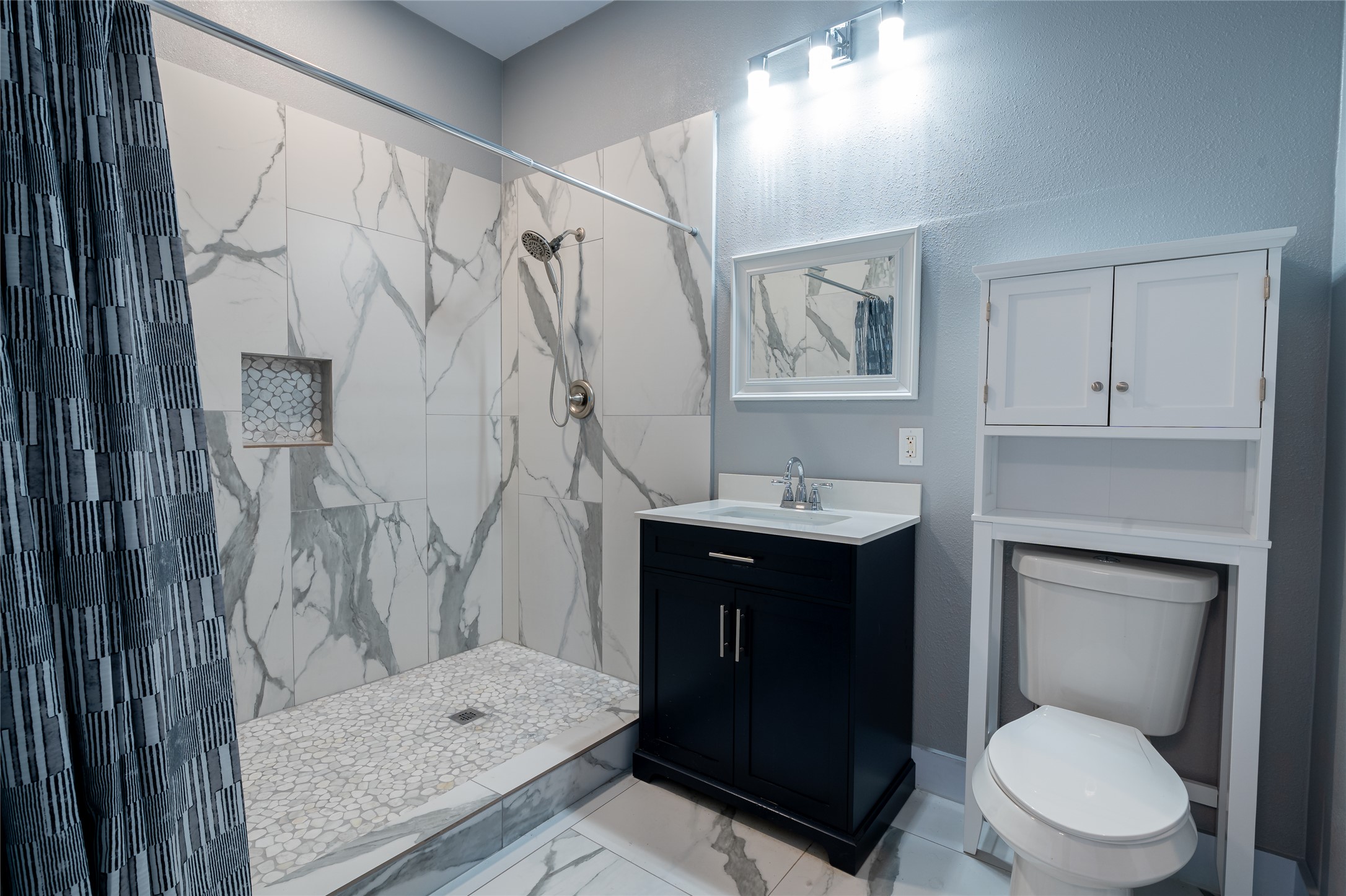 661 Hidden Oak Road Dale, TX 78616 - Photo 17 of 36 a bathroom with a sink toilet and shower