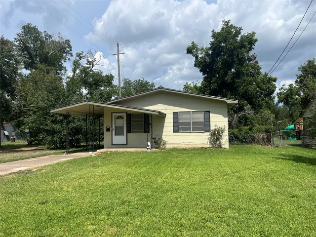 $1,500 | 1002 Fowlkes Street, Sealy, TX 77474