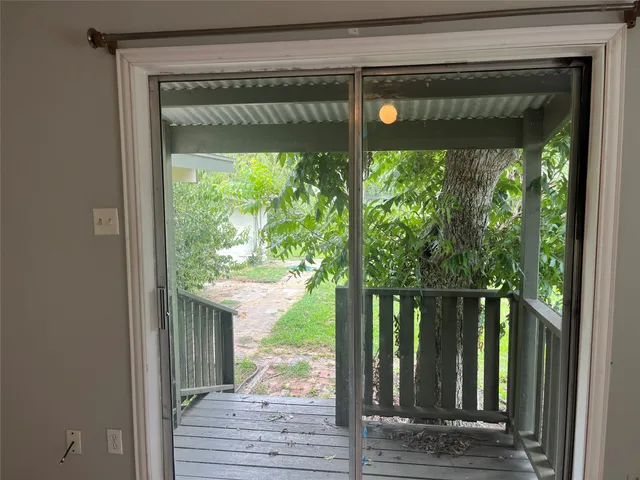 $1,500 | 1002 Fowlkes Street, Sealy, TX 77474