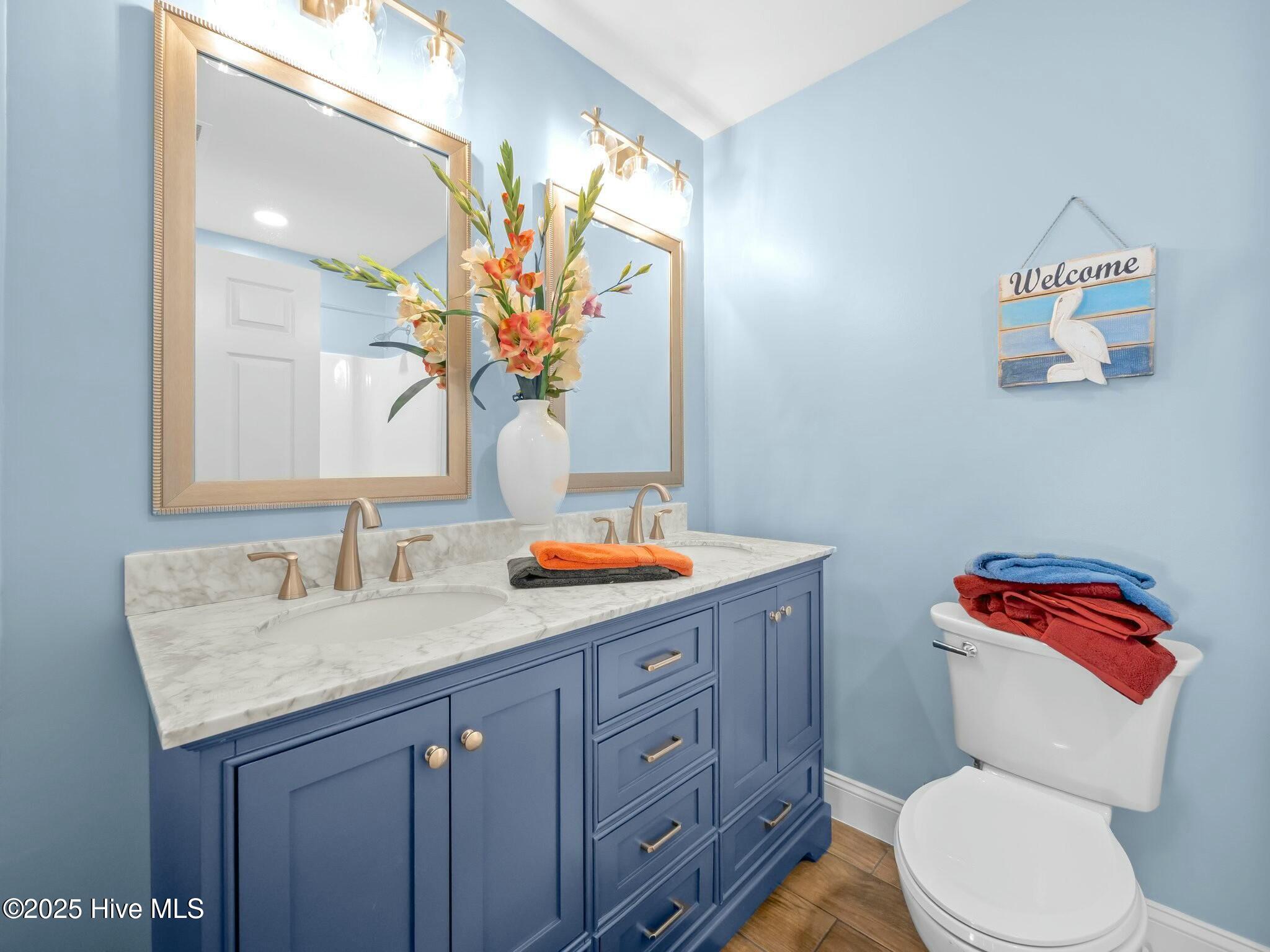 4112 Country Club Road Morehead City, NC 28557 - Photo 33 of 53 Hall Bathroom