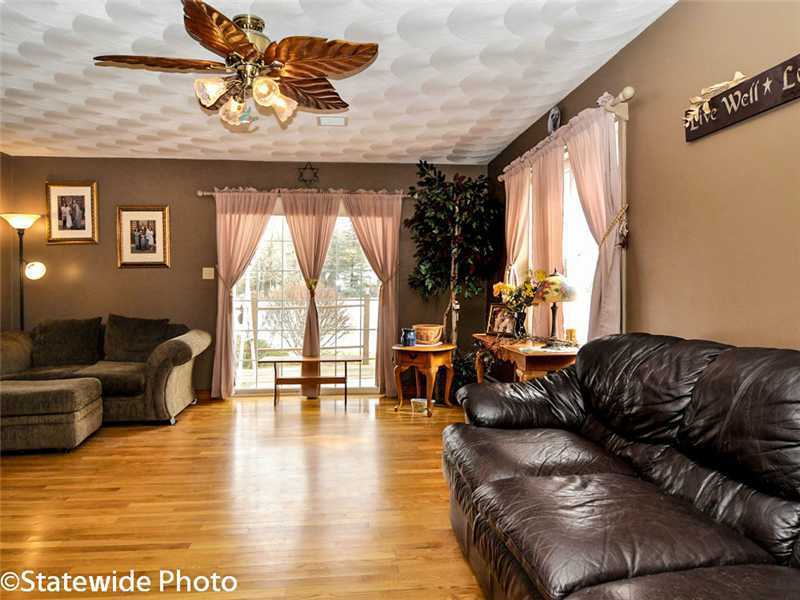 316 William Henry Road Scituate, RI 02857 - Photo 6 of 25 Living Room.