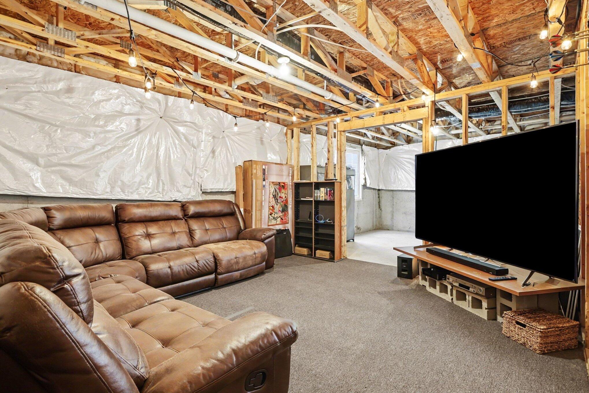 596 Waters Way Watervliet, MI 49098 - Photo 29 of 32 Family Room