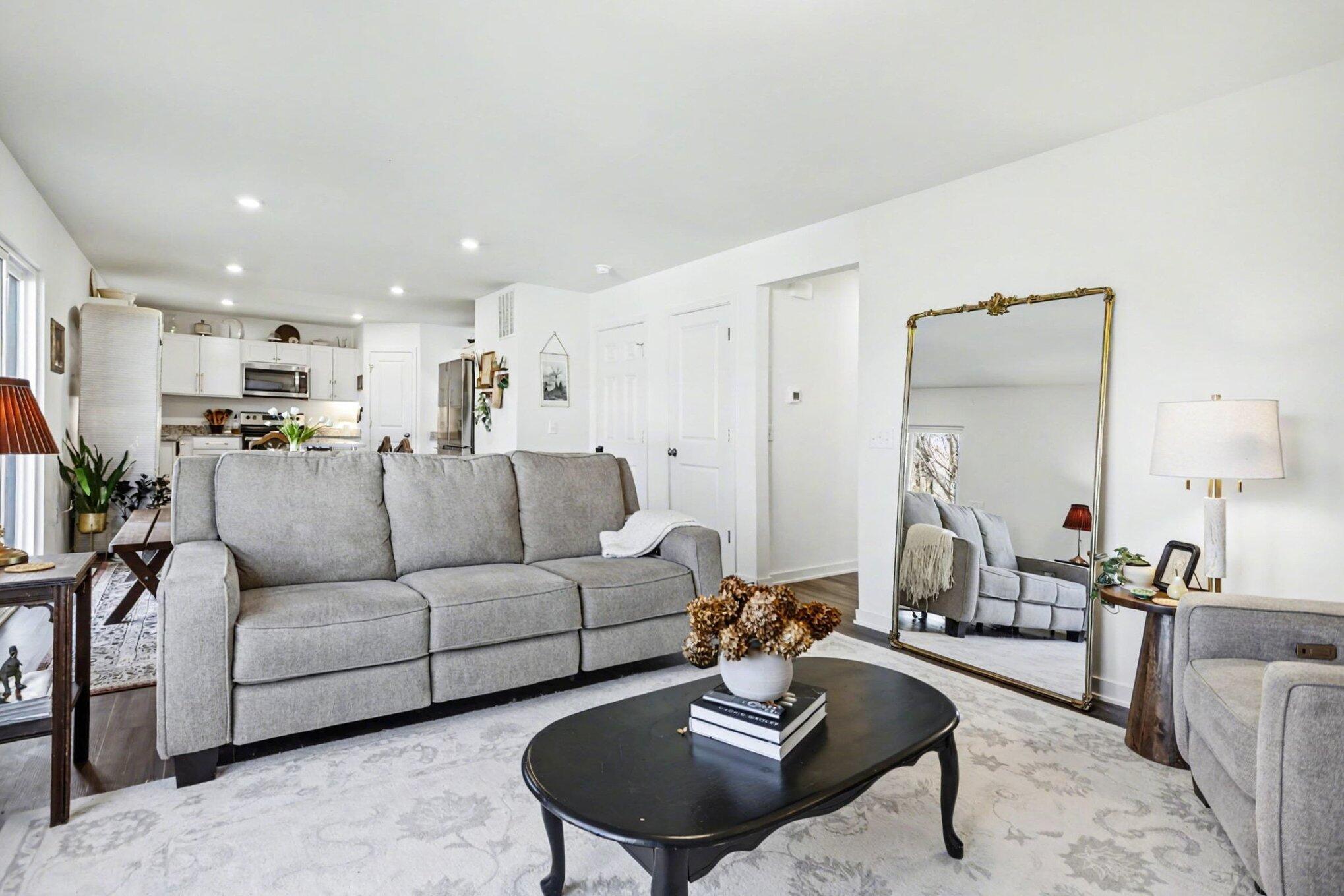 596 Waters Way Watervliet, MI 49098 - Photo 9 of 32 Living Rm