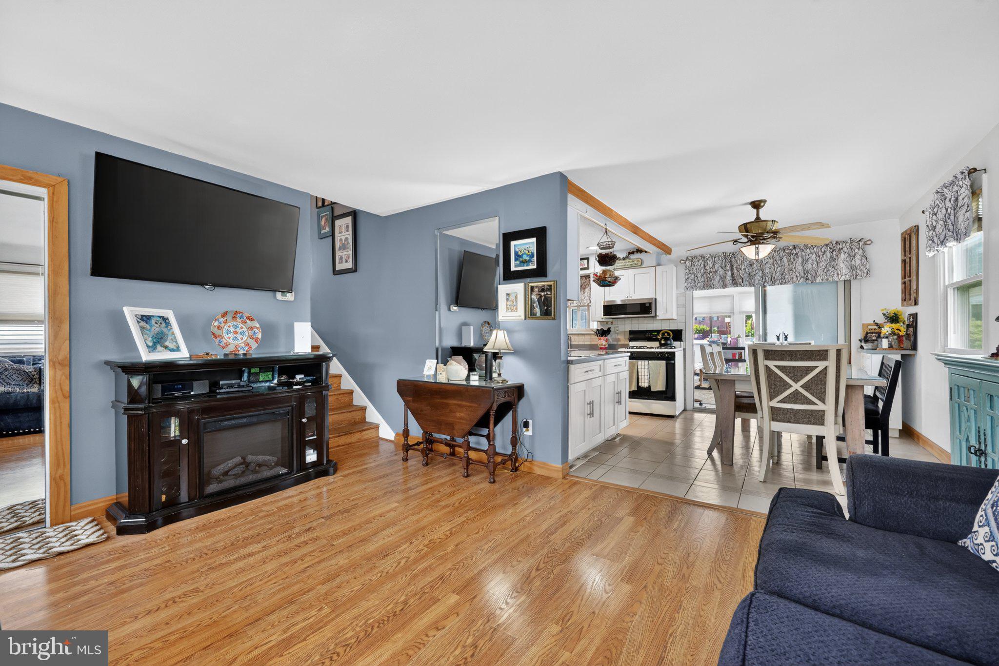 1121 Wynnbrook Road Secane, PA 19018 - Photo 9 of 36 Charming open-concept living space.