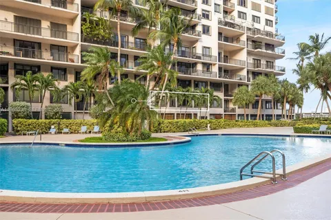 $659,000 | 540 Brickell Key Drive, Unit 823, Miami, FL 33131