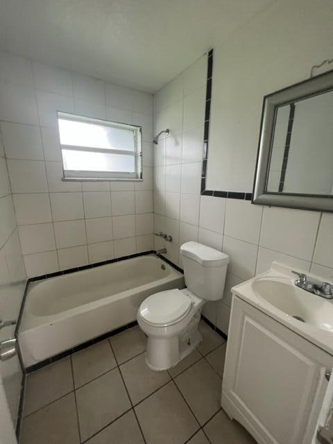 4998 Kirk Road Lake Worth, FL 33461 - Photo 15 of 22 a bathroom with a toilet and a bathtub