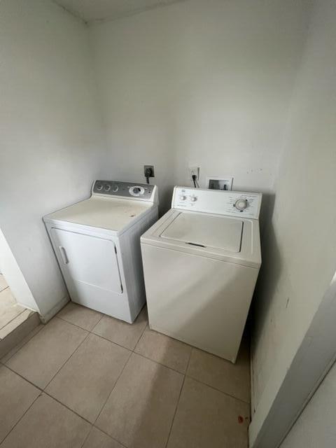 4998 Kirk Road Lake Worth, FL 33461 - Photo 8 of 22 a utility room with dryer and washer