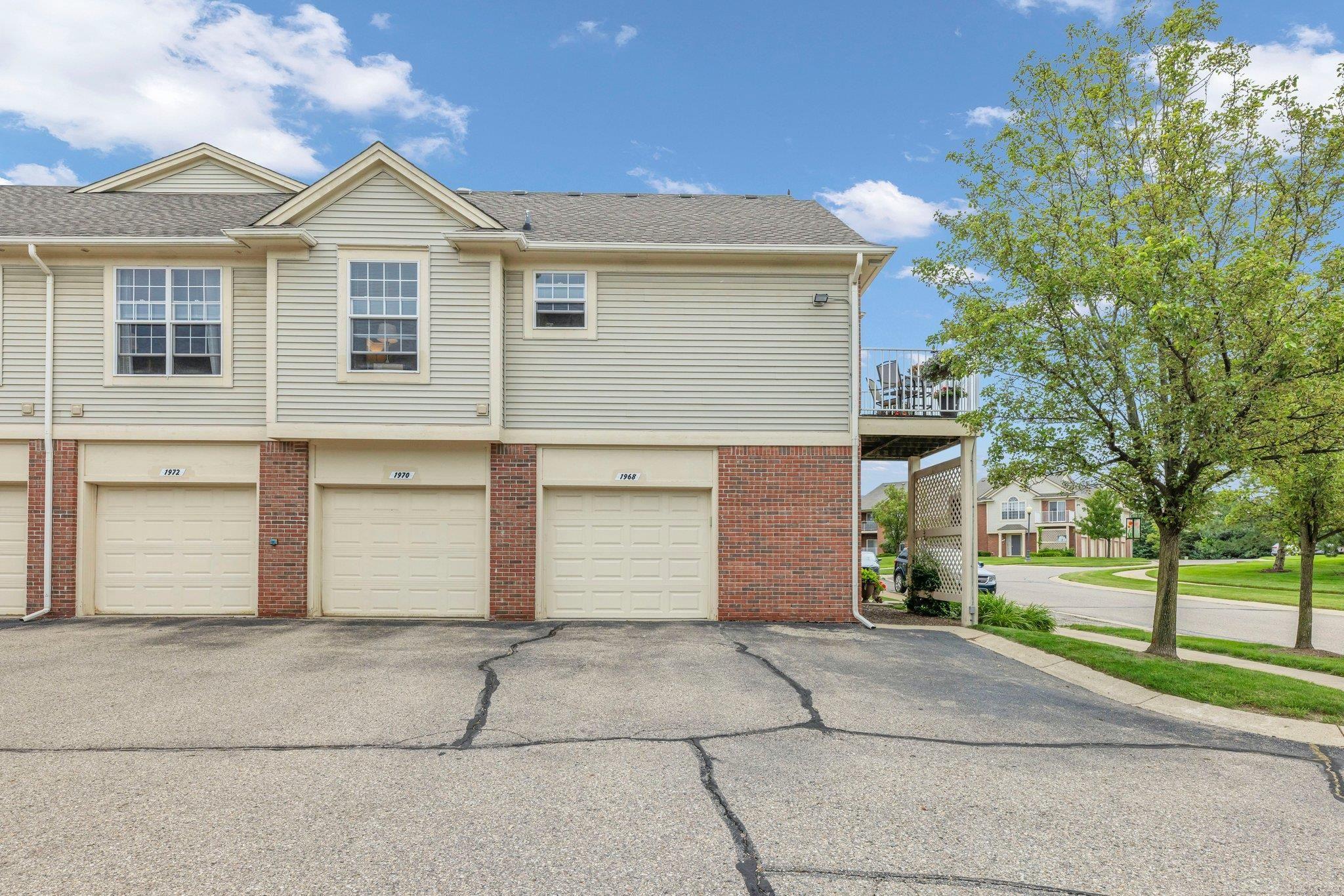 1968 Flagstone Circle Rochester, MI 48307 - Photo 4 of 24