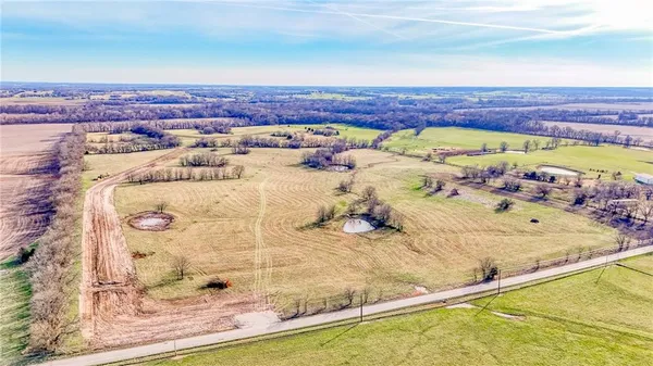 $137,700 | 3 Eagle Ridge, Warrensburg, MO 64093