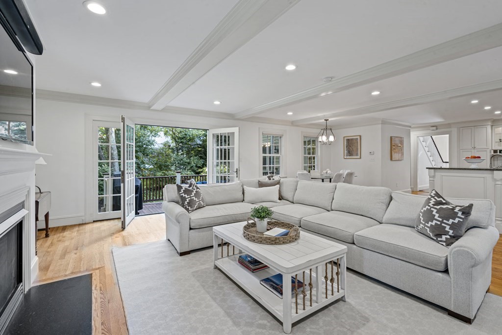 12 Tennyson Road Wellesley, MA 02481 - Photo 3 of 41