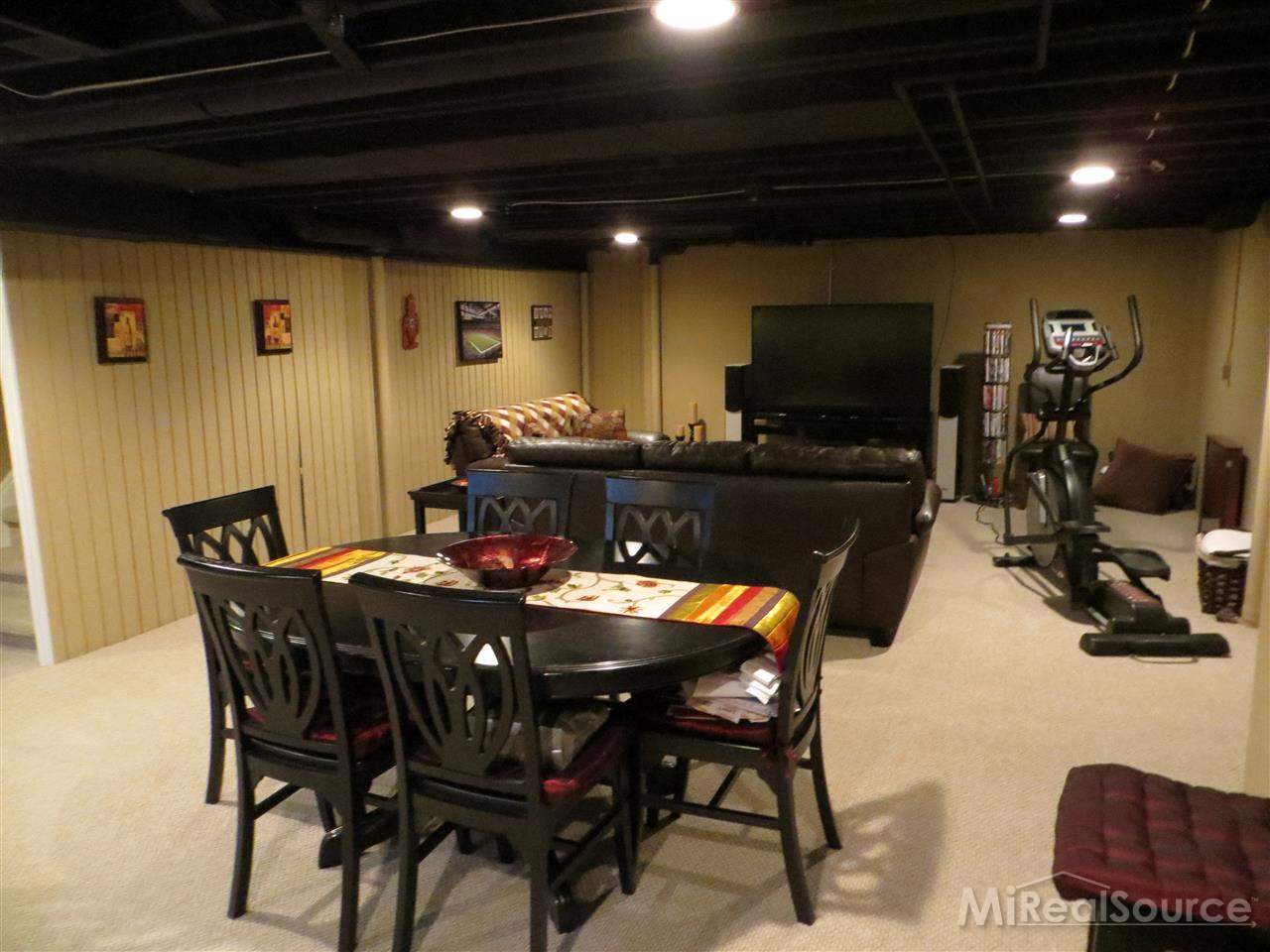 70 Vernier Road Grosse Pointe, MI 48236 - Photo 27 of 32 31227177-26.JPG
